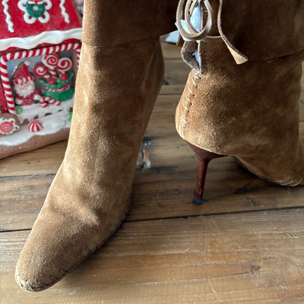 Stunning Gucci Suede Boots
